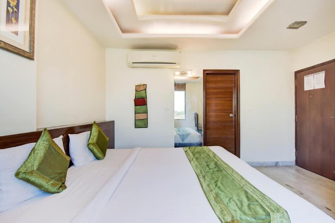 Hotel Sky Heights Jaipur Værelse billede
